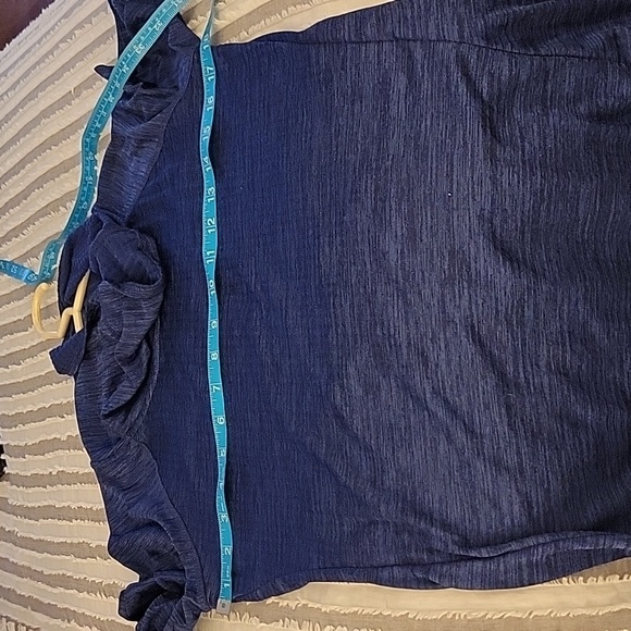 Reebok top with thumb holes size s - Picture 3 of 6